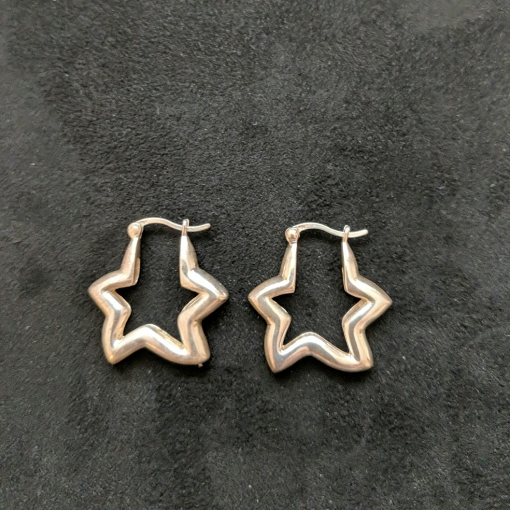Star shape hoop earrings